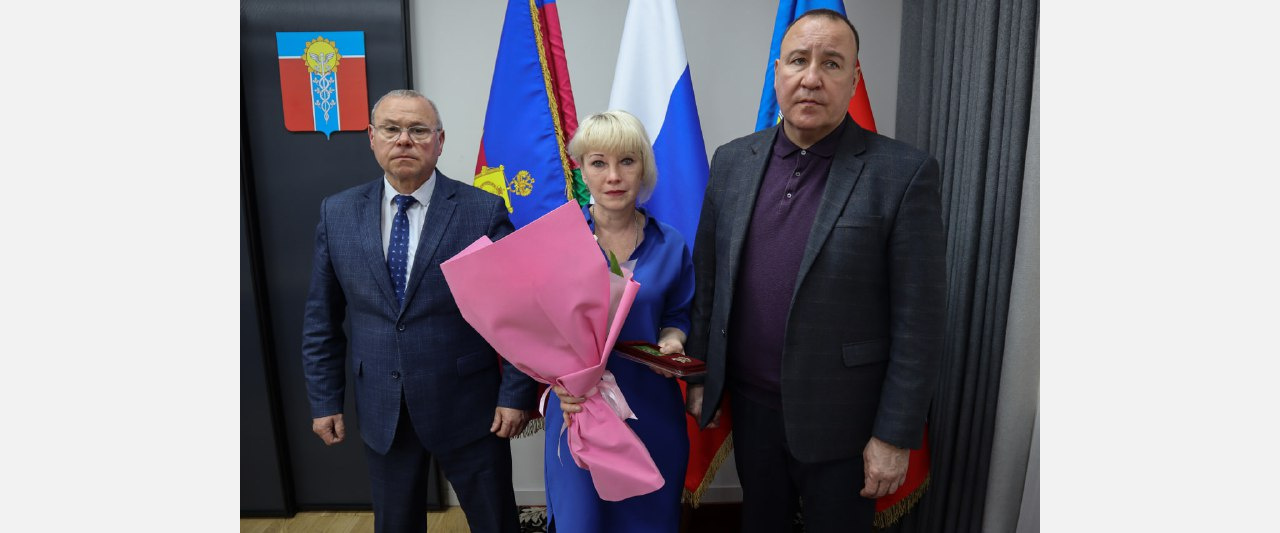 В Армавире вручили медали «Маме защитника Отечества»
