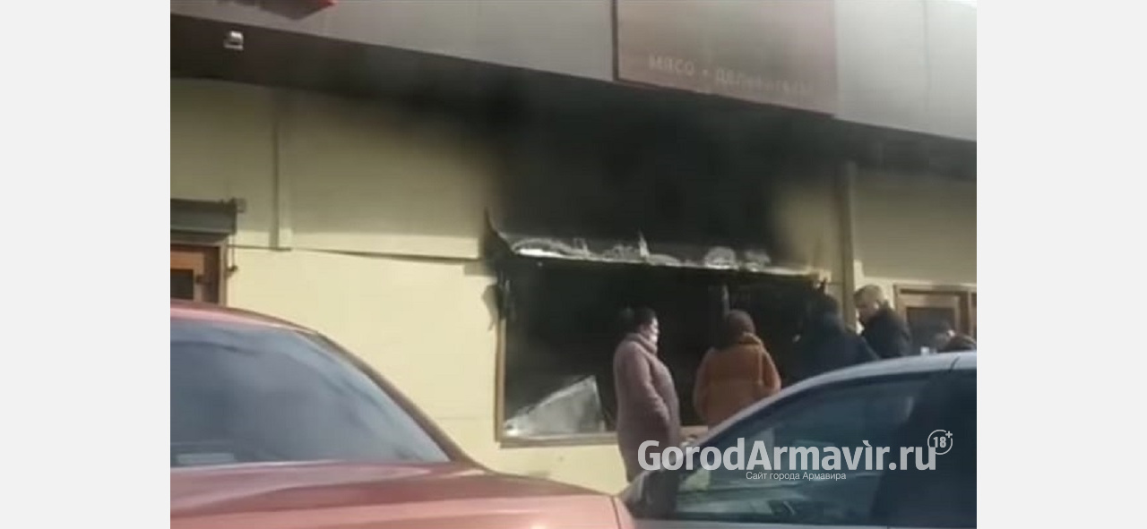 В Армавире в 5 утра 17 января загорелся павильон на рынке «Черемушки»