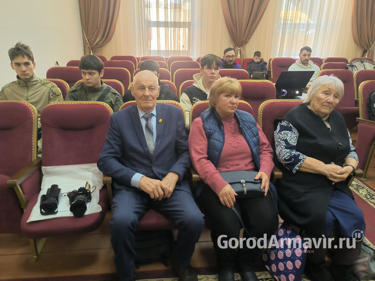 Иркутские краеведы встретились с молодежью студенческих казачьих сотен Армавира 