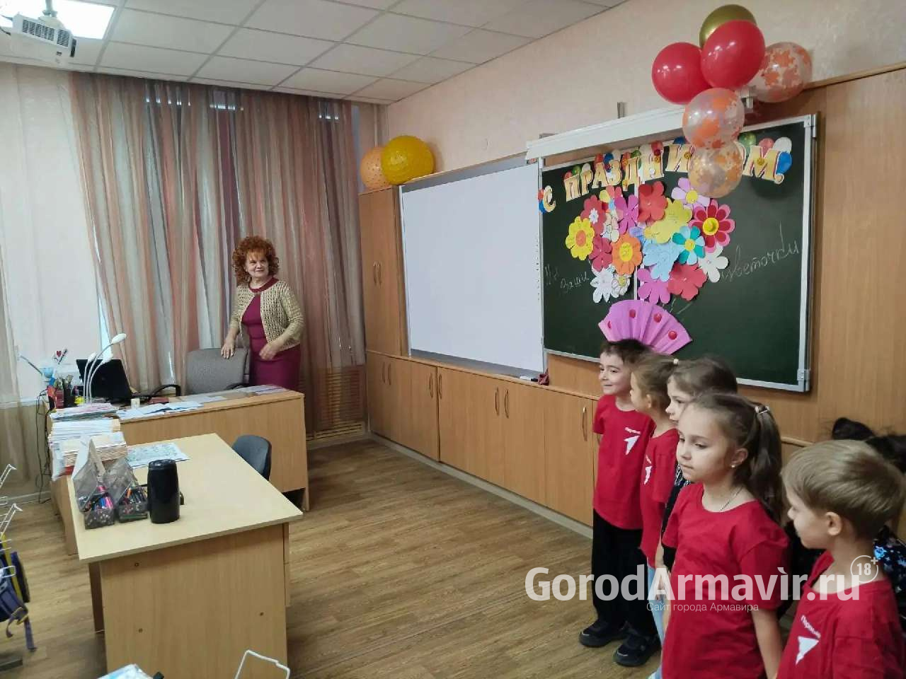 Воспитанники МАДОУ №12 Армавира навестили учителей школы №18 в рамках акции «Благодарю»