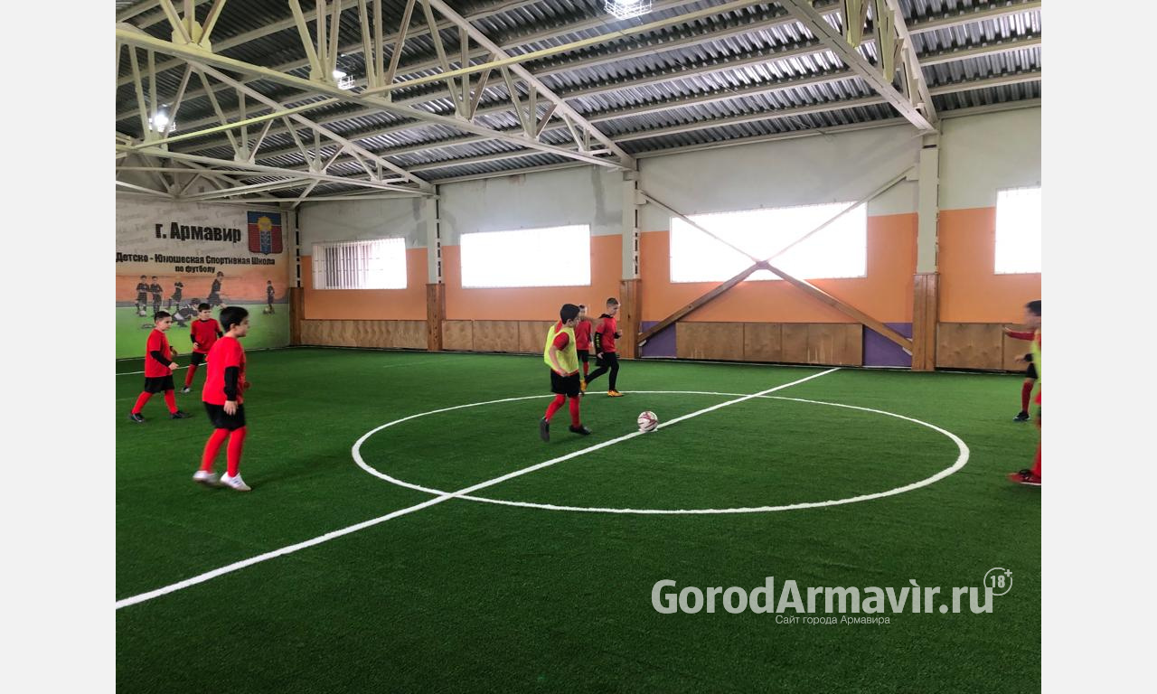 В Армавире торжественно открыли обновленный спортзал школы по футболу