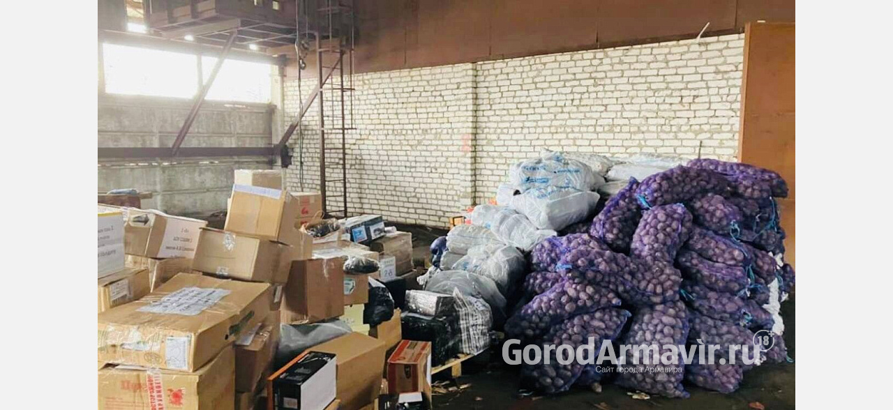 Казаки Армавира привезли 10 тонн гумпомощи для жителей Донбасса 