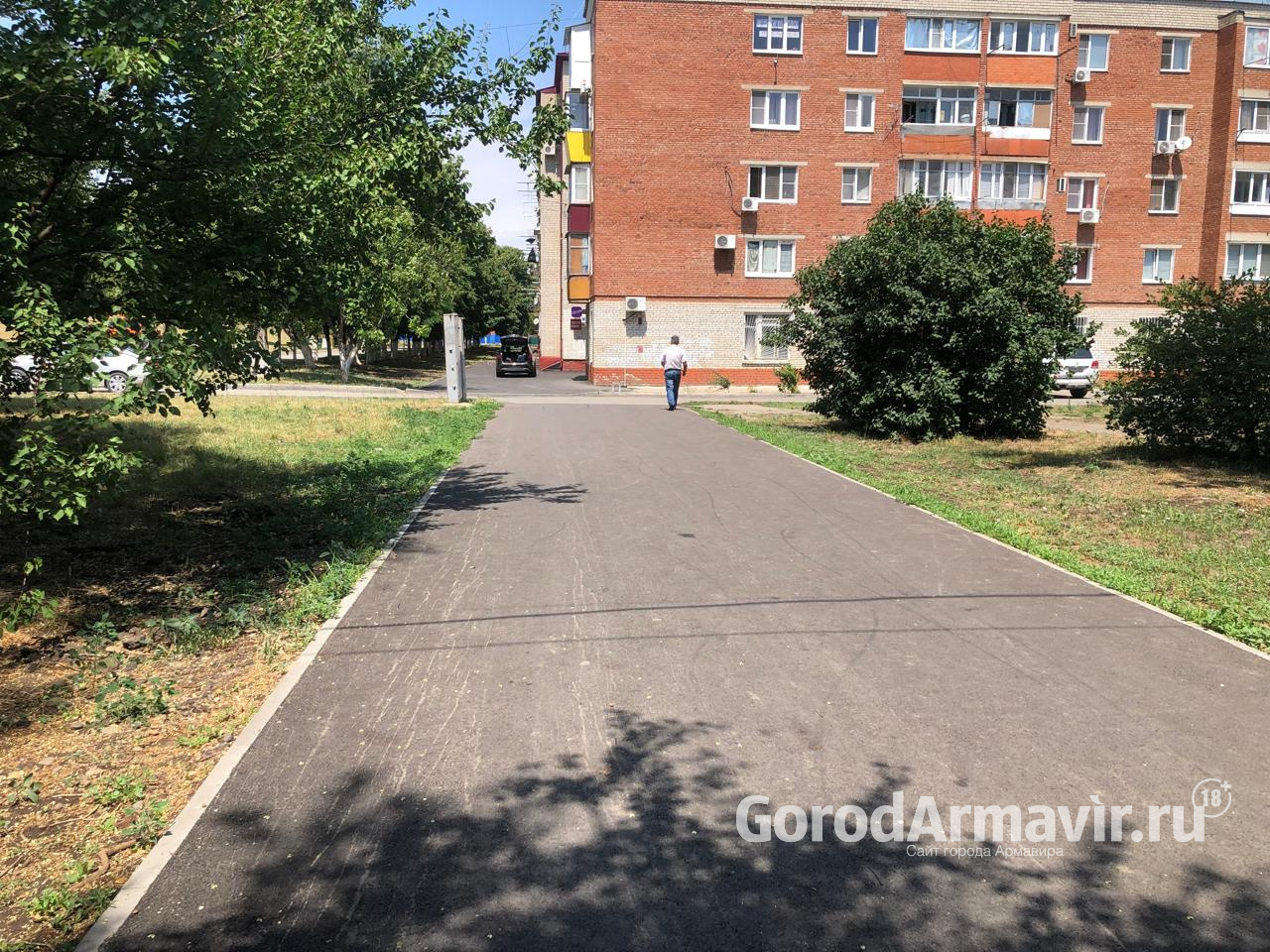 В Армавире фирма «Спецстрой» отремонтировала 17 тротуаров