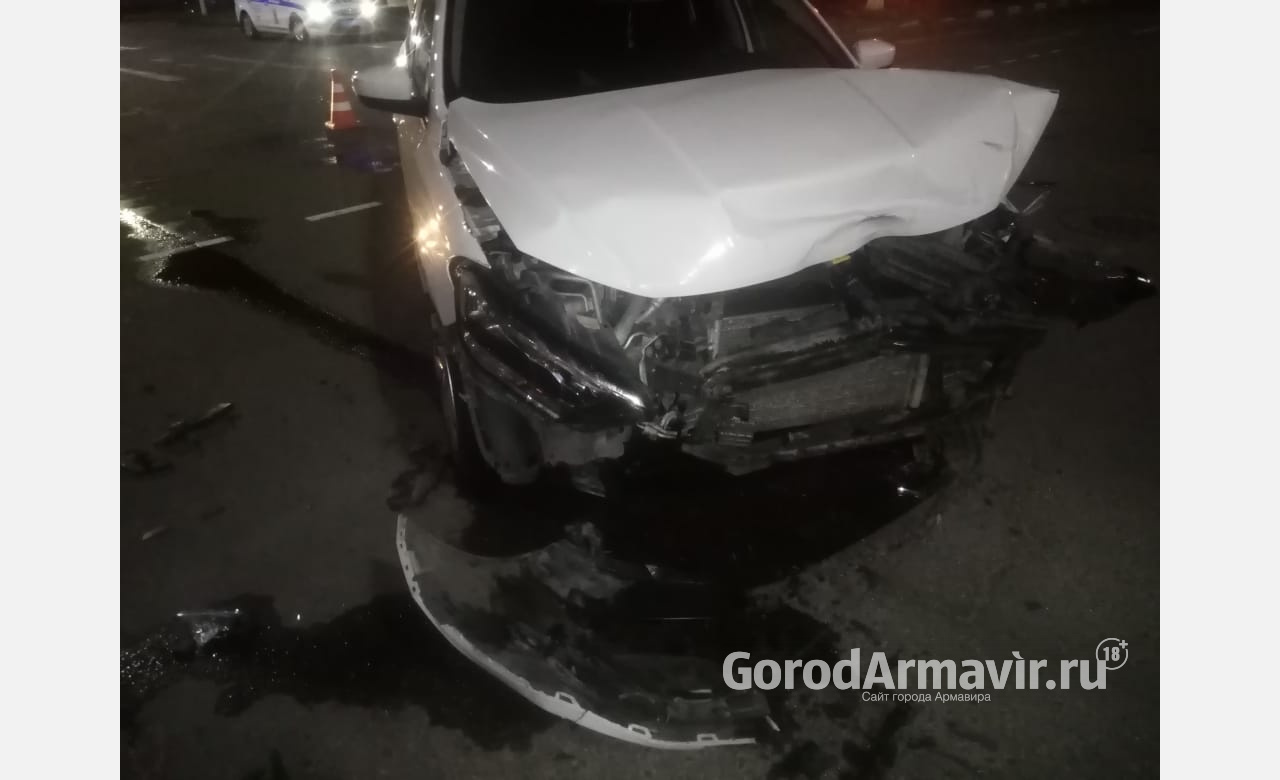Три женщины пострадали в ночном ДТП из-за лихачества 20-летнего водителя в Армавире 
