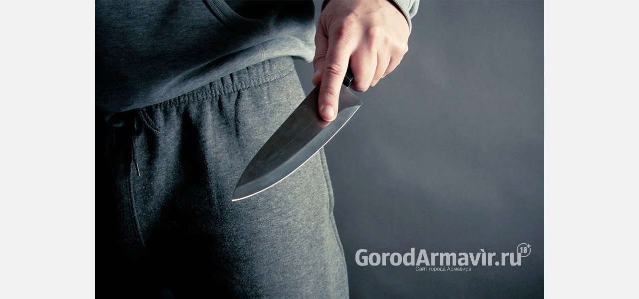 Семь раз пырнул своего соседа ножом во время ссоры житель Успенского района 