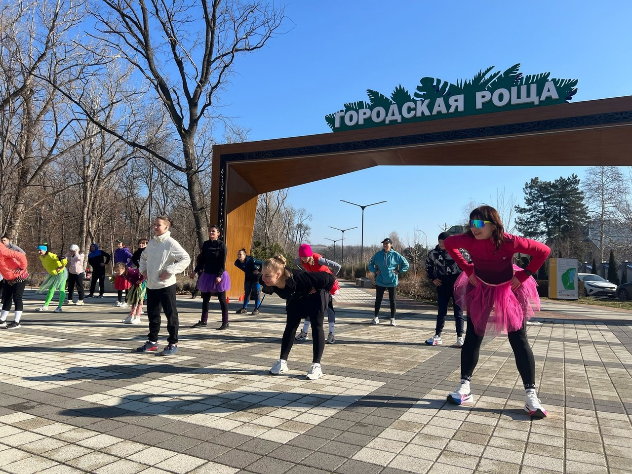 В Армавире 8 марта в парке «Городская Роща» прошел легкоатлетический забег в юбках-пачках