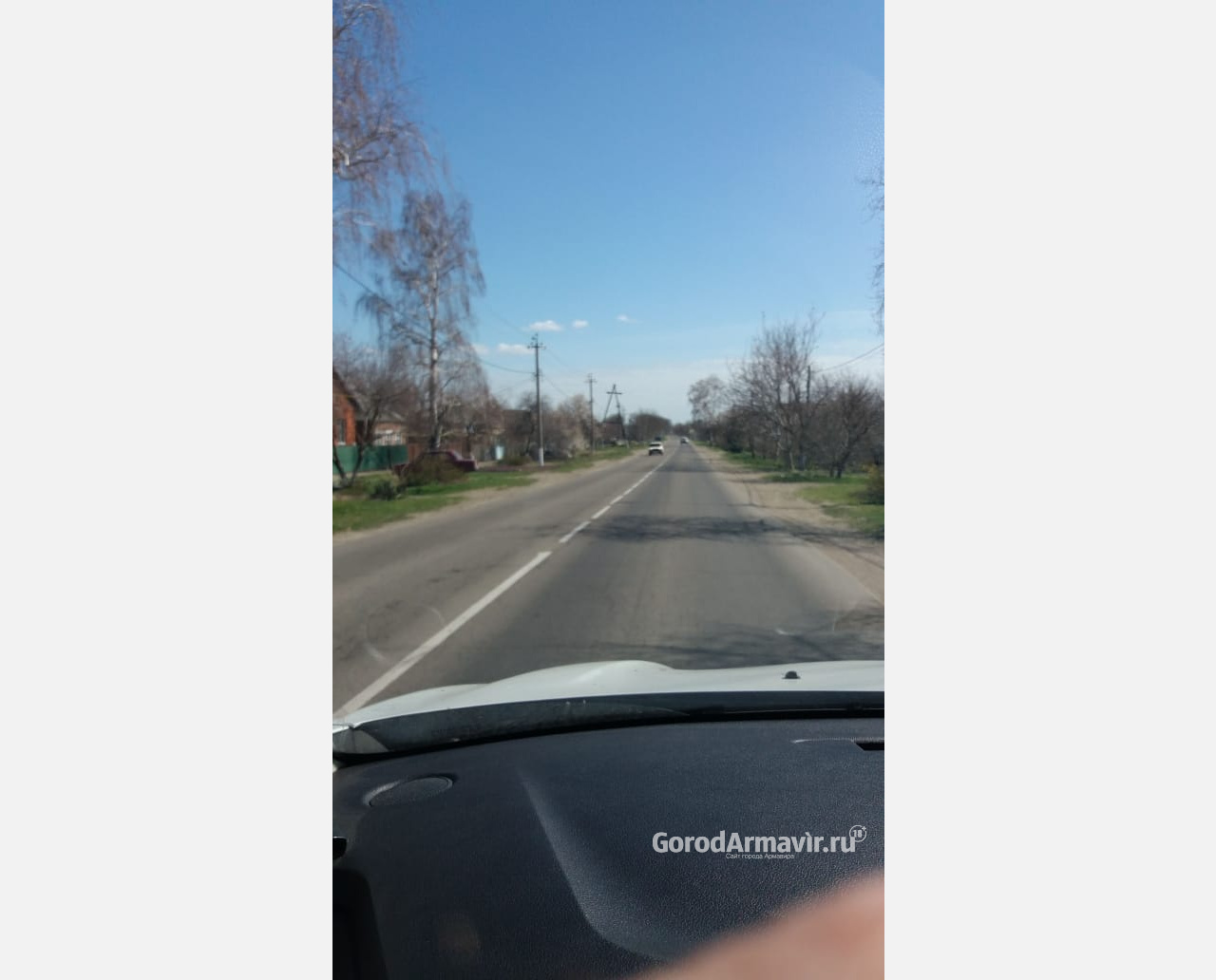 Лишенный прав 23-летний водитель вылетел с трассы в Успенском районе 