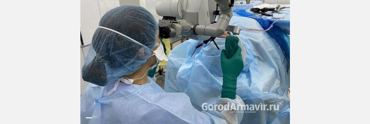 Уникальную лазерную операцию по удалению опухоли на гортани провели пациенту из Армавира 