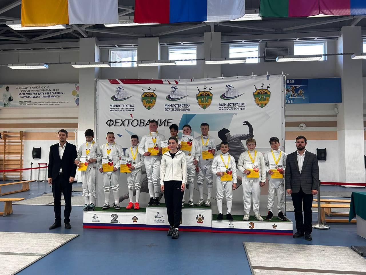Команда девочек из Армавира заняла 2 место на первенстве Краснодара по фехтованию