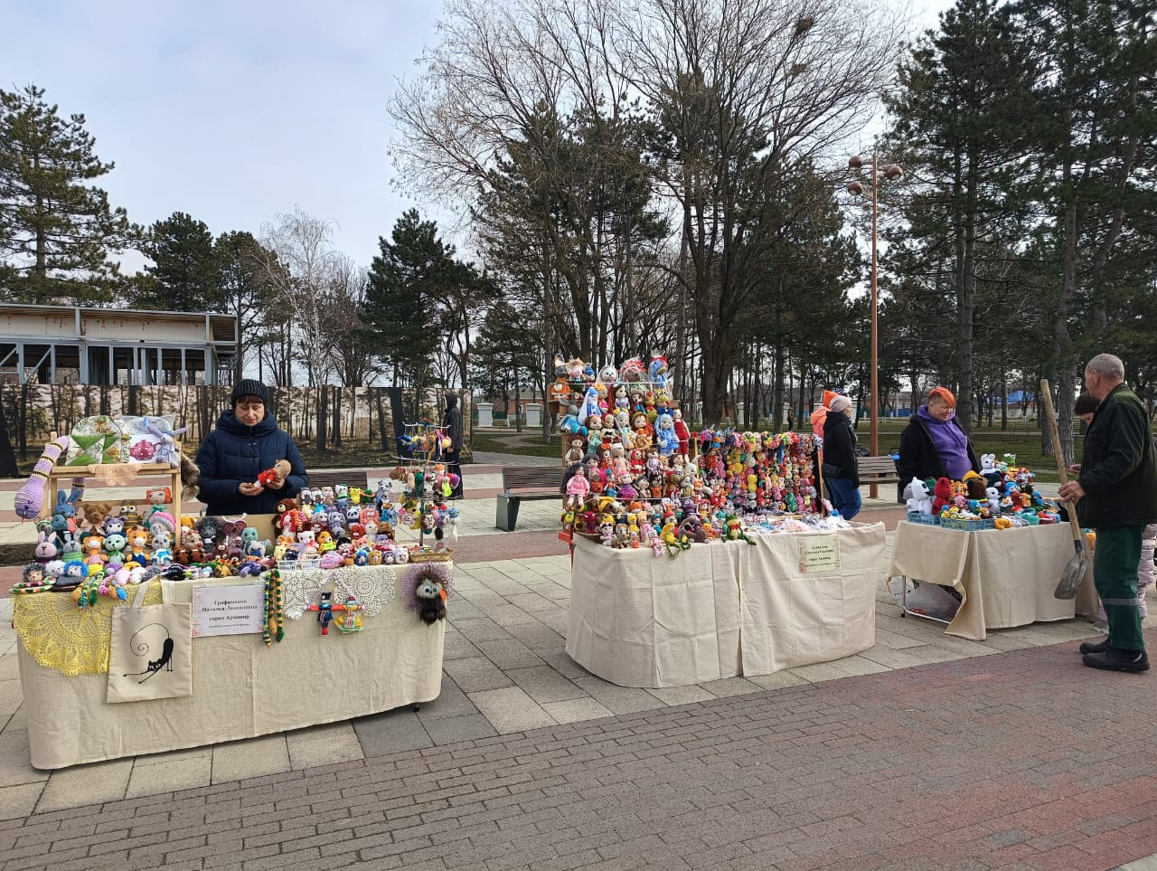 В Армавире в парке «Сфинксы» прошла выставка – ярмарка мастеров ДПИ «КультТорг»