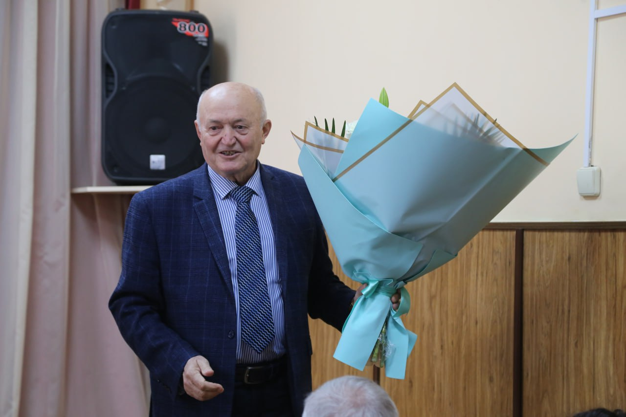 Глава Армавира поздравил с 77-летием Заслуженного военного летчика Российской Федерации Виктора Фисуна