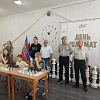Около 100 спортсменов приняли участие в сеансе одновременной игры в честь Дня шахмат в Армавире 