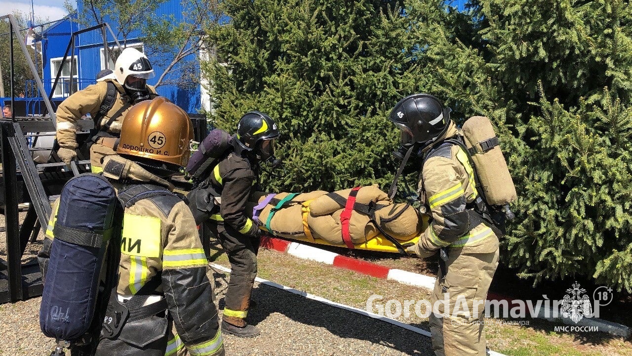 Команда пожарно- спасательного отряда Армавира заняла 1 место в конкурсе на лучшее звено газодымозащитной службы