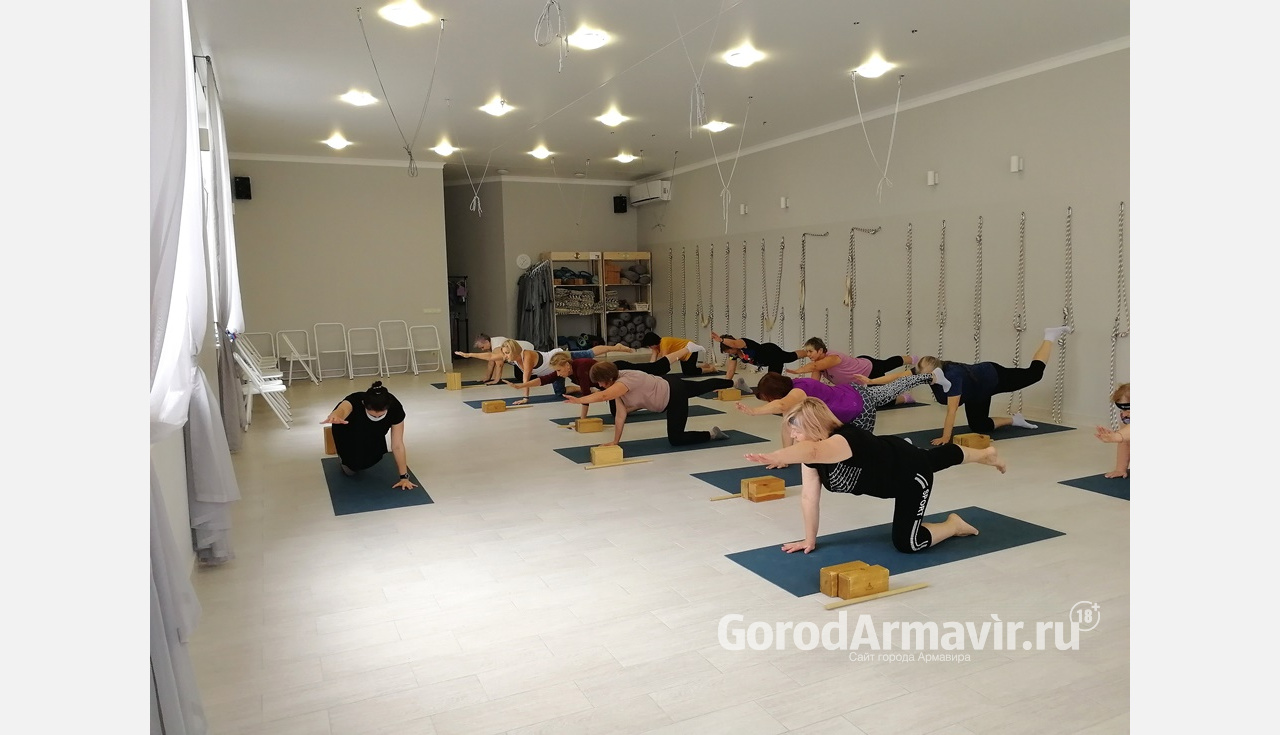В Армавире 80 жительниц посещают бесплатные занятия по йоге проекта «Женское здоровье»