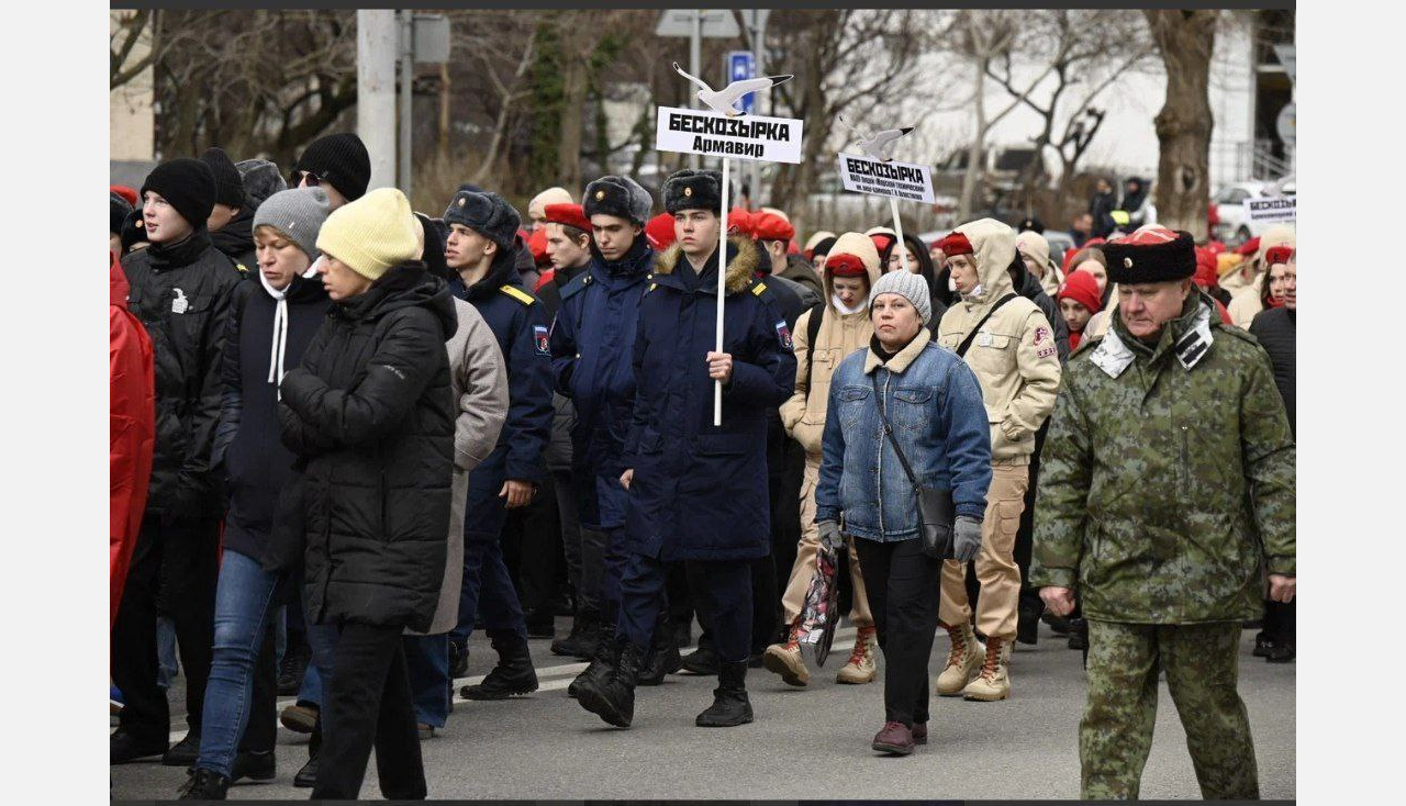 Юнармейцы Армавира приняли участие в акции "Белые чайки" в городе-герое Новороссийске