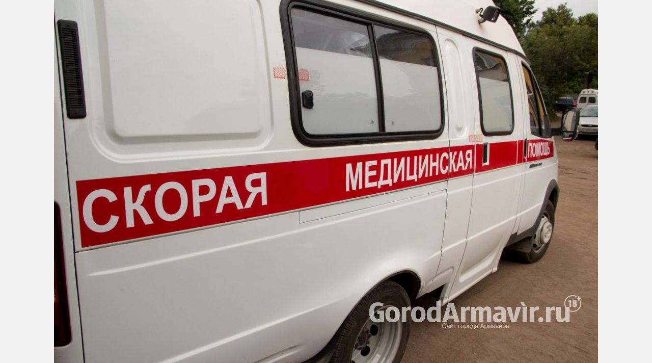 С 9 этажа упала 14-летняя девочка на Кубани