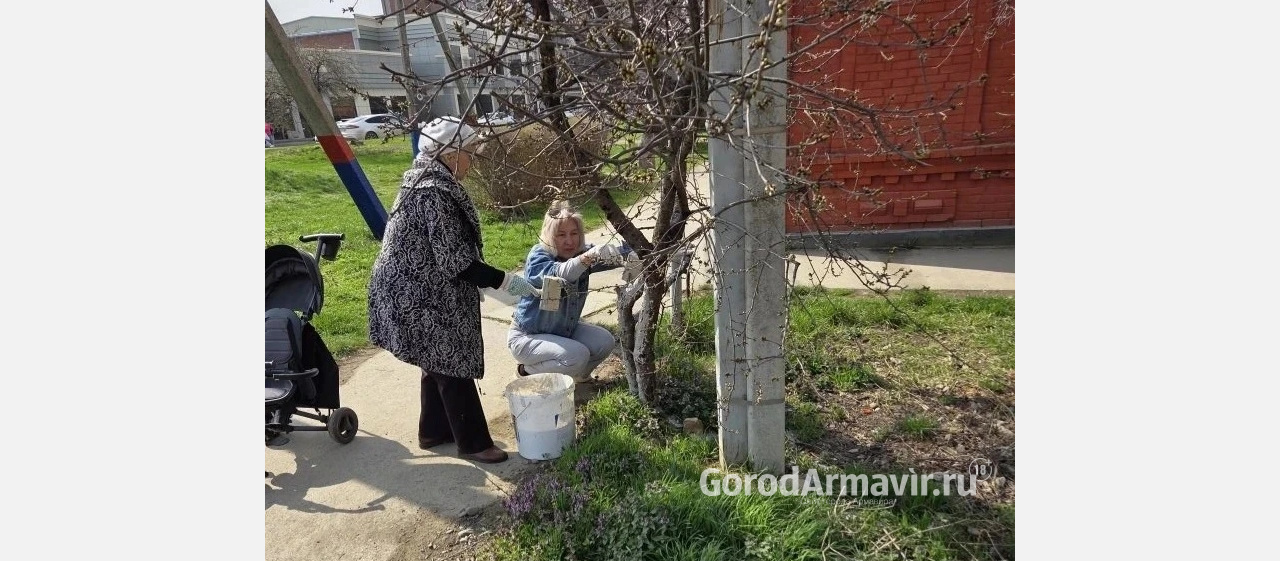Актив ТОС № 1 провел субботник в микрорайоне Кирпичный в Армавире 