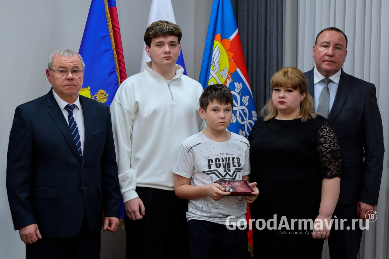 В Армавире посмертно вручили награды 4 семьям погибших во время СВО военнослужащих