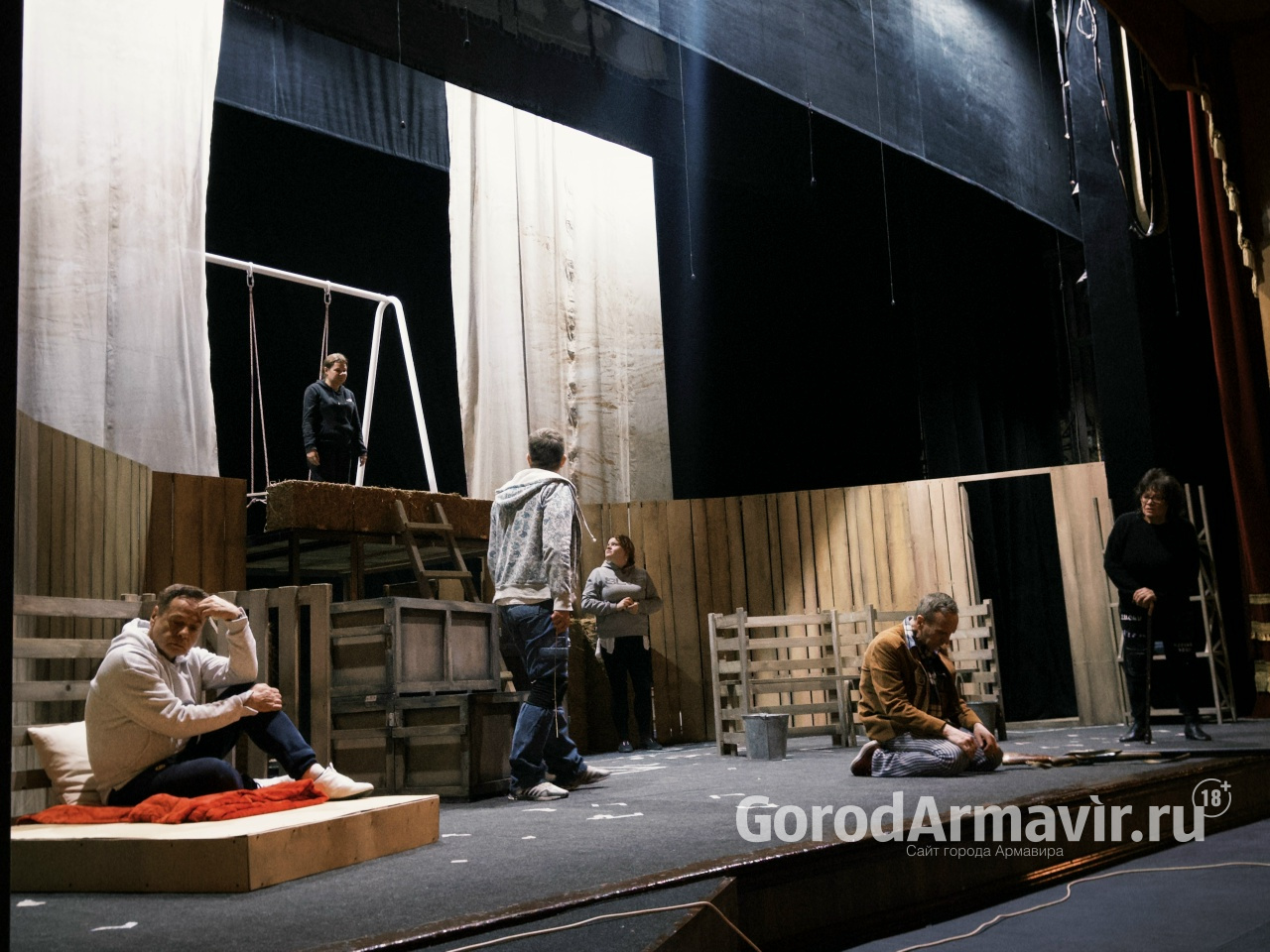 В театре Армавира 15 января пройдет премьера пьесы «Очень простая история» 