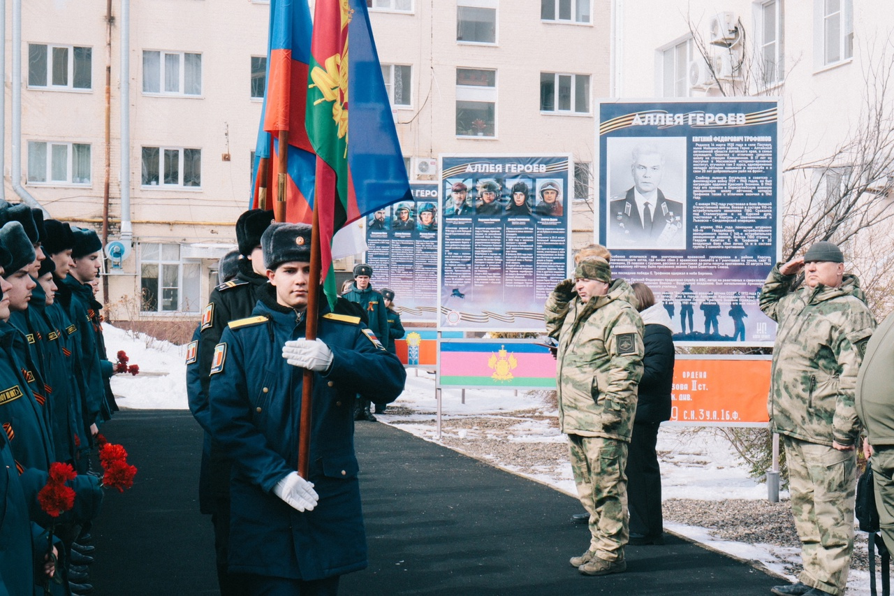 В Армавирском  машиностроительном техникуме прошла церемония открытия «Аллеи Героев» СВО 