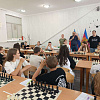 Около 100 спортсменов приняли участие в сеансе одновременной игры в честь Дня шахмат в Армавире 