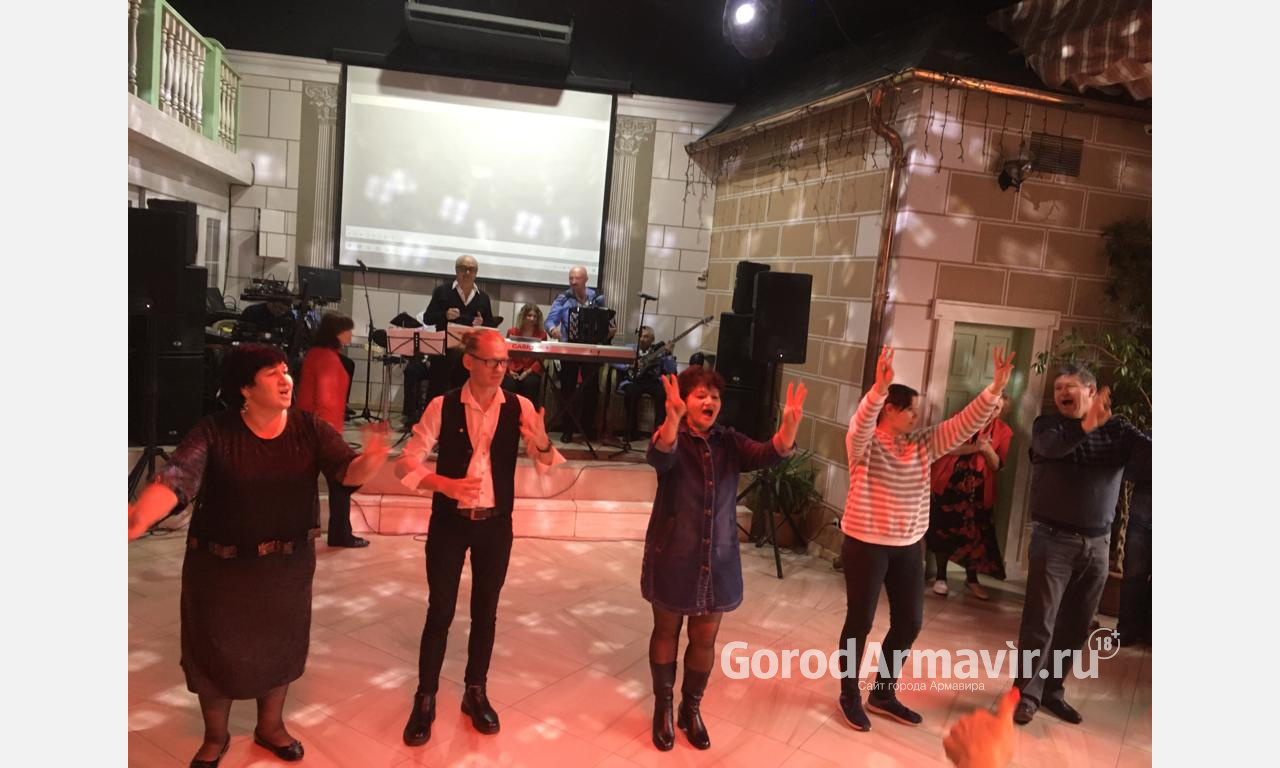 В Армавире в честь Международного дня инвалидов спели жестовую песню
