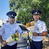 Автоинспекторы Армавира поздравили водителей с Днем семьи, любви и верности