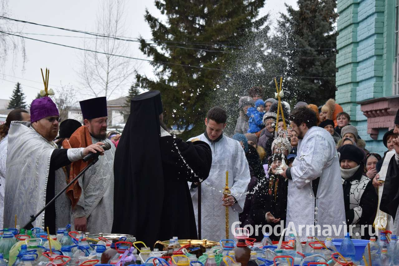 Крещенские службы пройдут 18 и 19 января в 5 храмах Армавира 