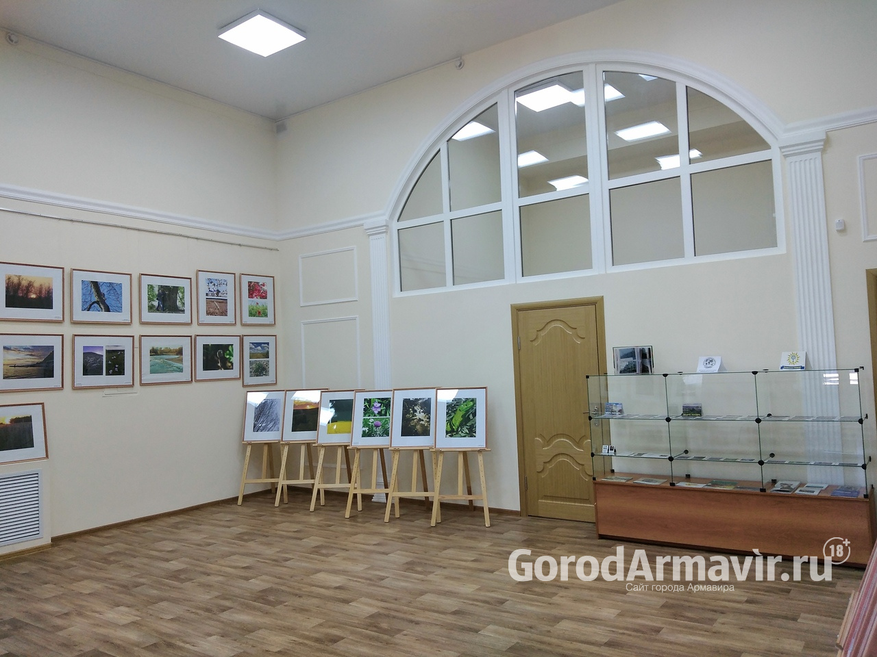 В Армавире в выставочном зале Дома Дангулова развернулась выставка конкурса «Знай и люби свою малую родину»