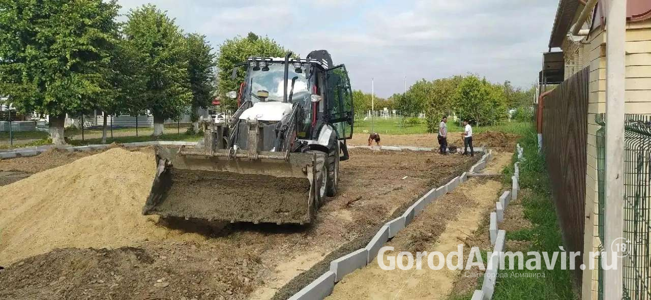 В хуторе Красная Поляна идет строительство детской площадки стоимостью 7,5 млн руб