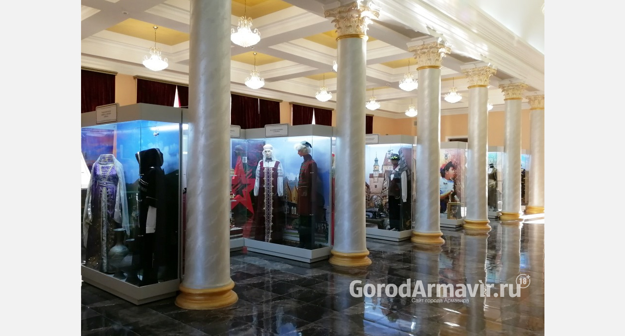 В Армавире расширили выставку Центра национально-культурных объединений