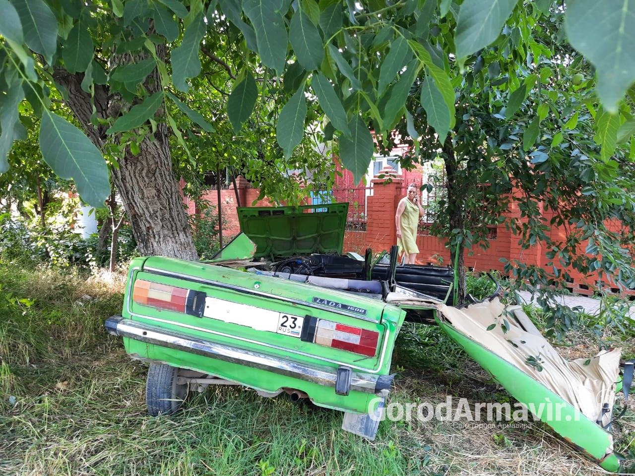 В Армавире мужчина погиб и двое пострадали во время ДТП с отечественной  «шестеркой» | 24.06.2021 | Армавир - БезФормата