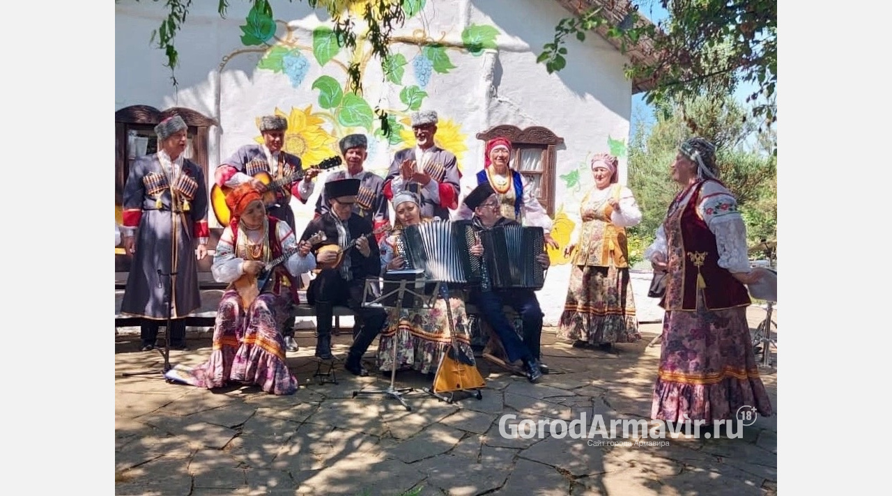 Творческая делегация Армавира приняла участие в фольклорном фестивале «Троицкие гуляния» в «Атамани»