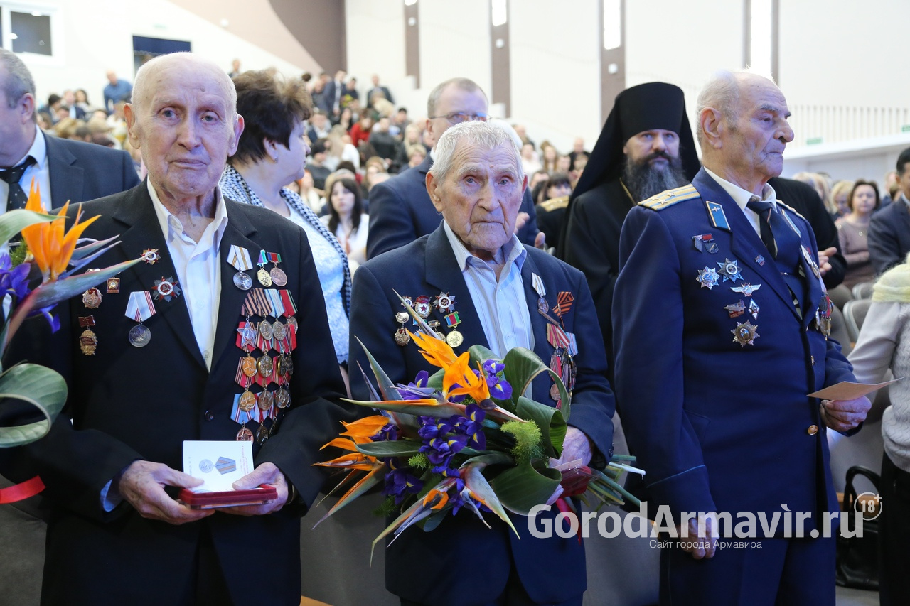 В Армавире 3 ветеранам вручили медали «75 лет Победы в Великой Отечественной войне 1941-1945 гг.»