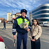 В День матери автоинспекторы Армавира дарили цветы автоледи 