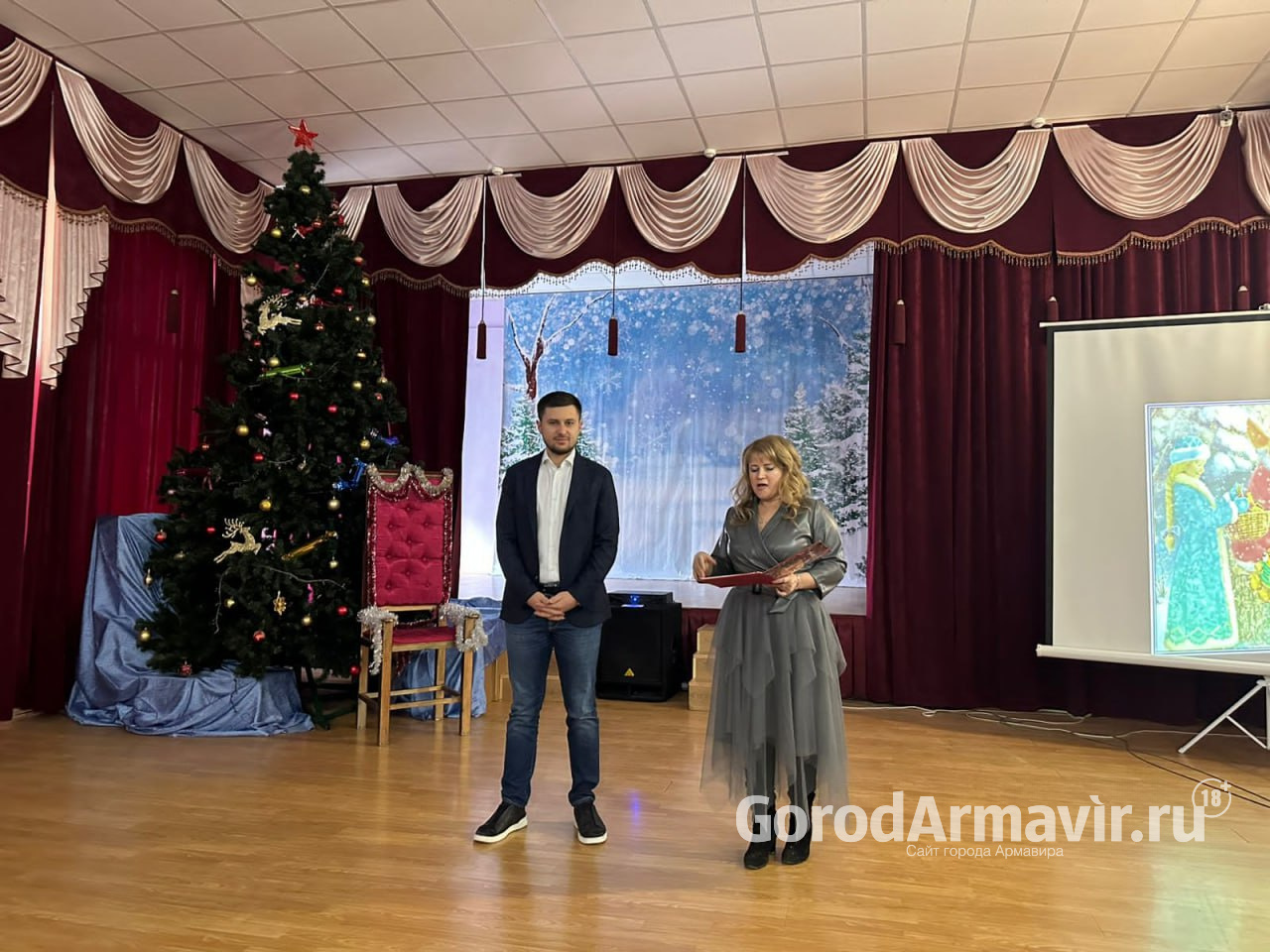 В Армавире молодой депутат Вилорик Борисов поздравил учеников школы-интерната № 2 с Новым годом 