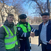 Ребята из отряда ЮИД и автоинспекторы Армавира поздравили водителей с Днем защитника Отечества 