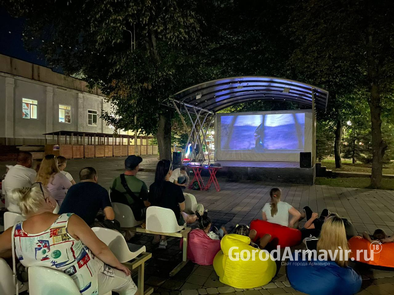 Ночь кино: жители Армавира на нескольких площадках смотрели интересные фильмы 