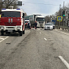 Два грузовых и 4 легковых автомобиля столкнулись на трассе под Армавиром 