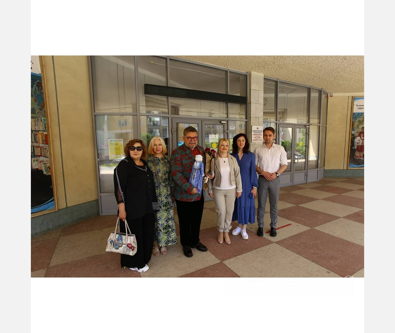 Ведущий "Модного приговора" Александр Васильев посетил Центральную детскую библиотеку Армавира