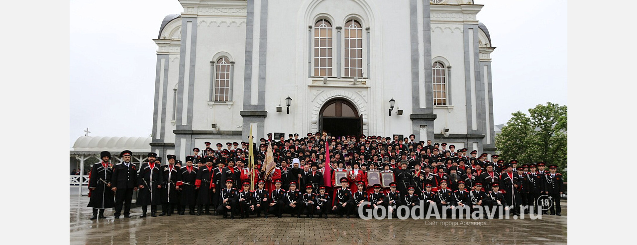 Казаки Армавира приняли участие в молебне в честь 32-й годовщины реабилитации казачества