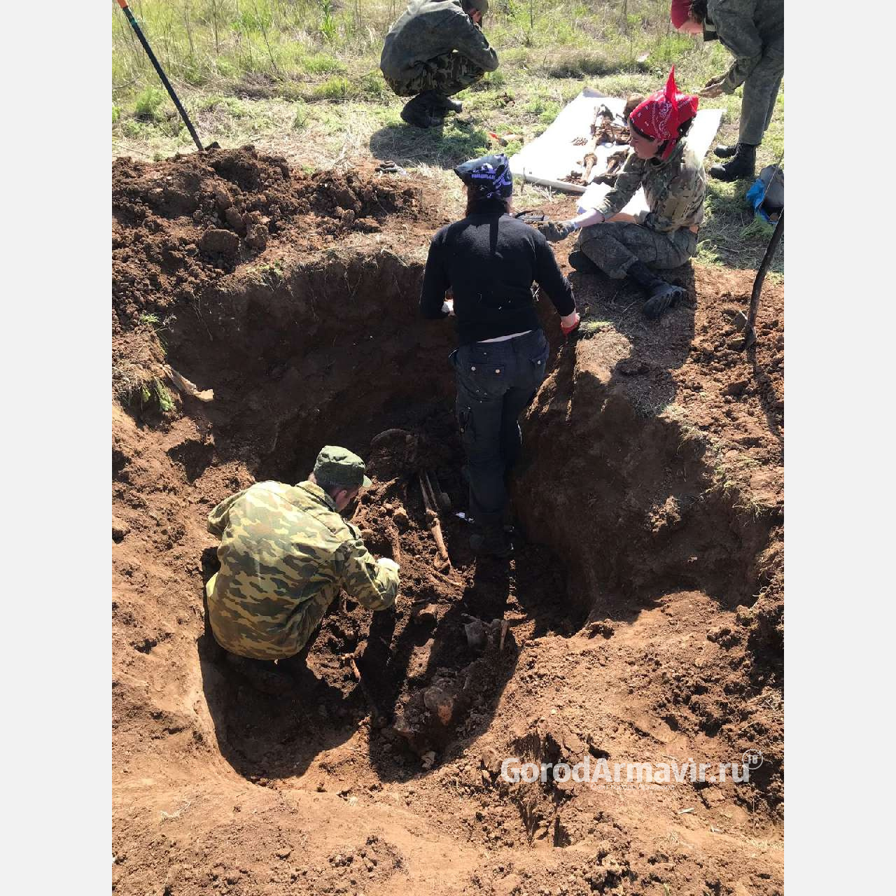Магистранты АГПУ во время поисковых работ «Вахты памяти» обнаружили 8 погибших солдат 