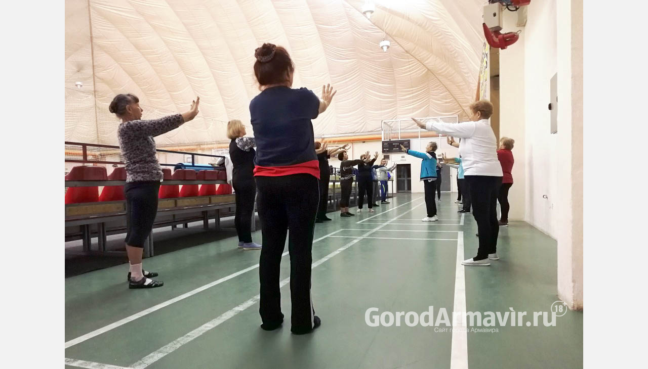 В Армавире более 10 лет пенсионеры увлекаются гимнастикой Цигун 