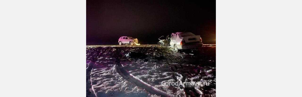 Пассажирка погибла при столкновении 2 иномарок на 33 километре трассы "Армавир - Отрадная"