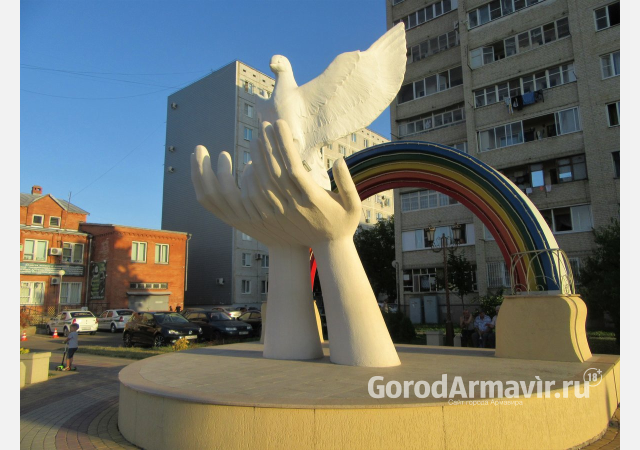 Власти Армавира после мониторинга соцсетей привели в порядок скульптуру «Голубь мира»