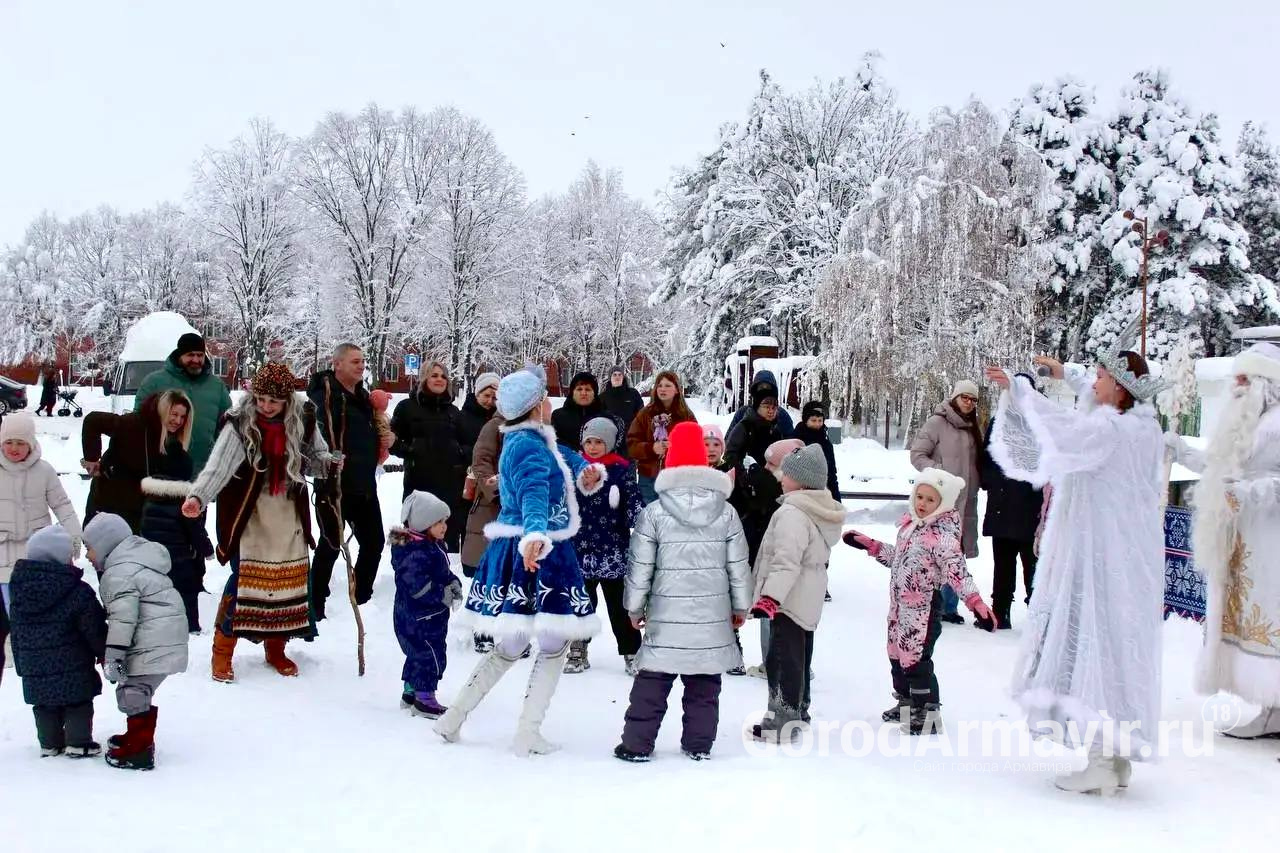 Артисты Горпарка и Дворца культуры провели праздники в районах Армавира