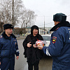 В Армавире госавтоинспекторы поздравили автоледи с 8 марта