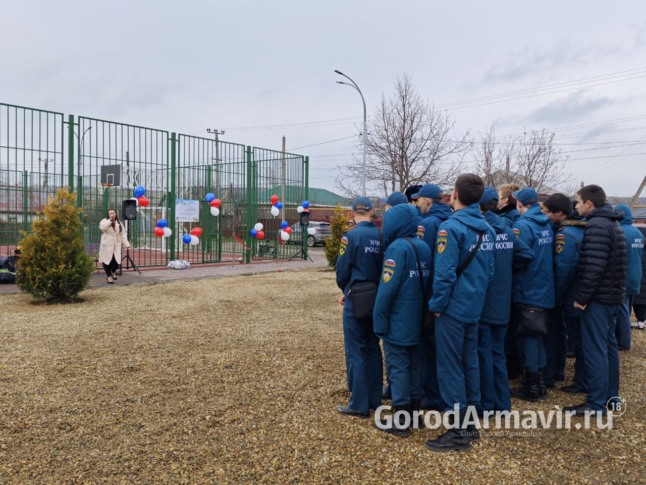 В Старой Станице открыли новую универсальную спортивно-игровую площадку 