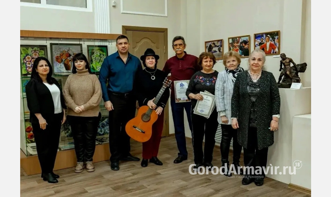 В Армавире начала свою работу фотовыставка «Май шагает по планете!»