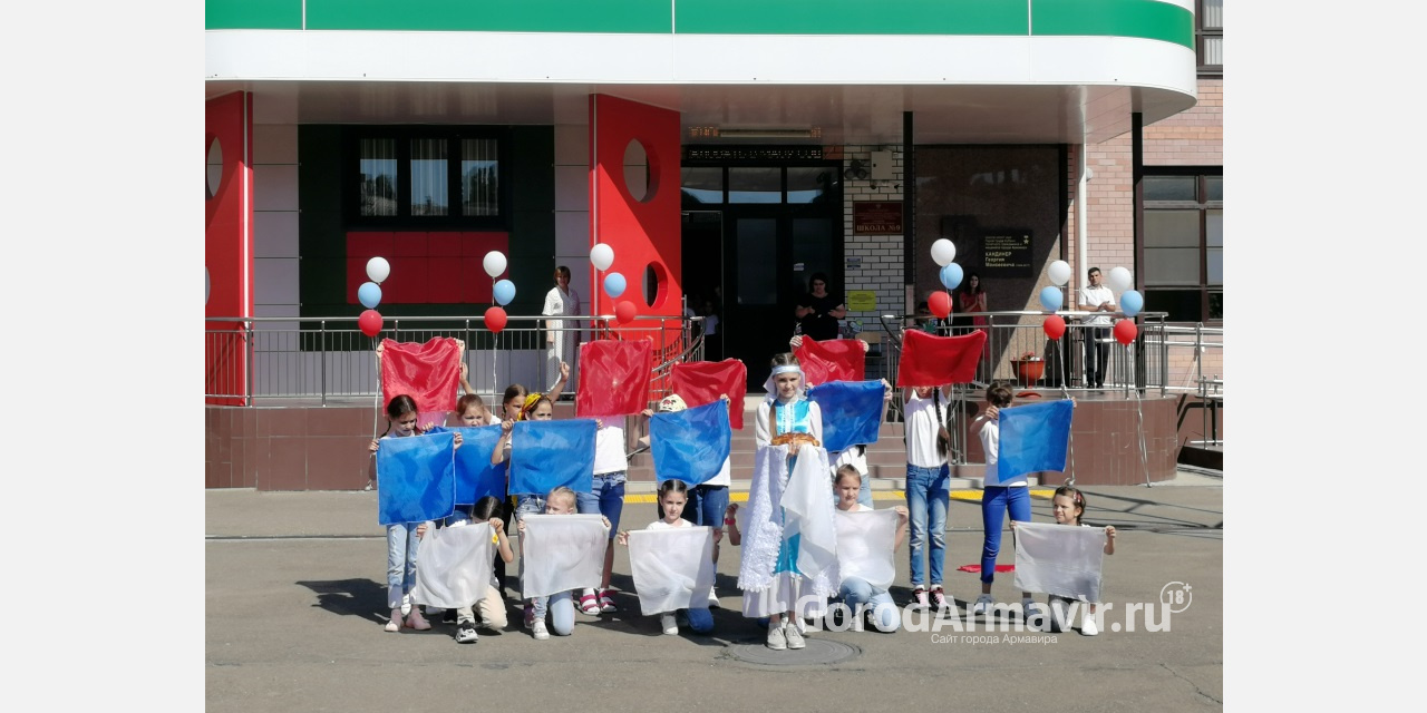 В Армавире провели праздник ко Дню России в школьном лагере 